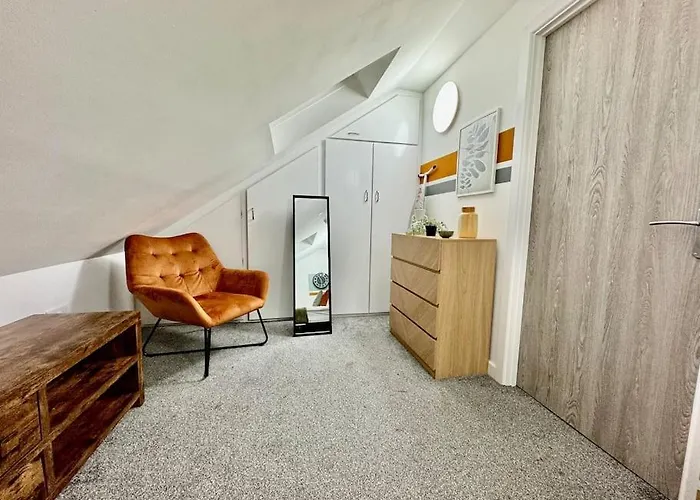 Stylish One Bedroom & A Sofa Bed
