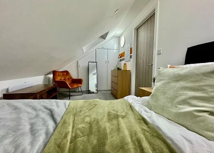 Stylish One Bedroom & A Sofa Bed